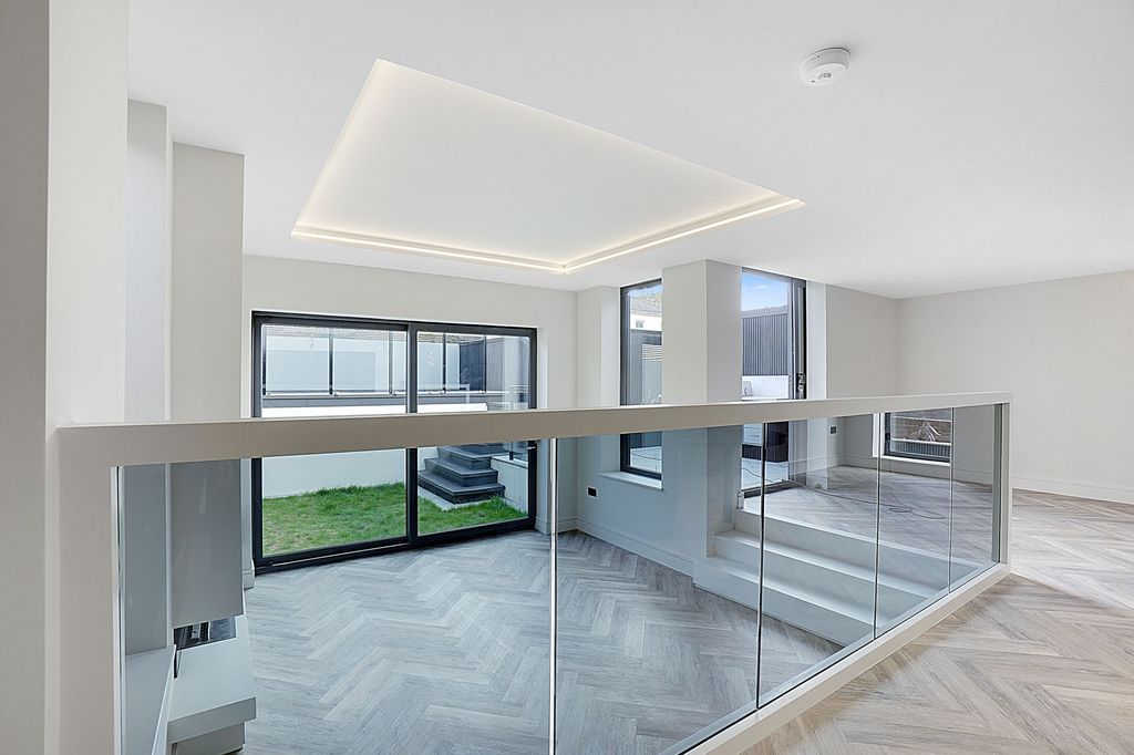 Property photo 3 of 51