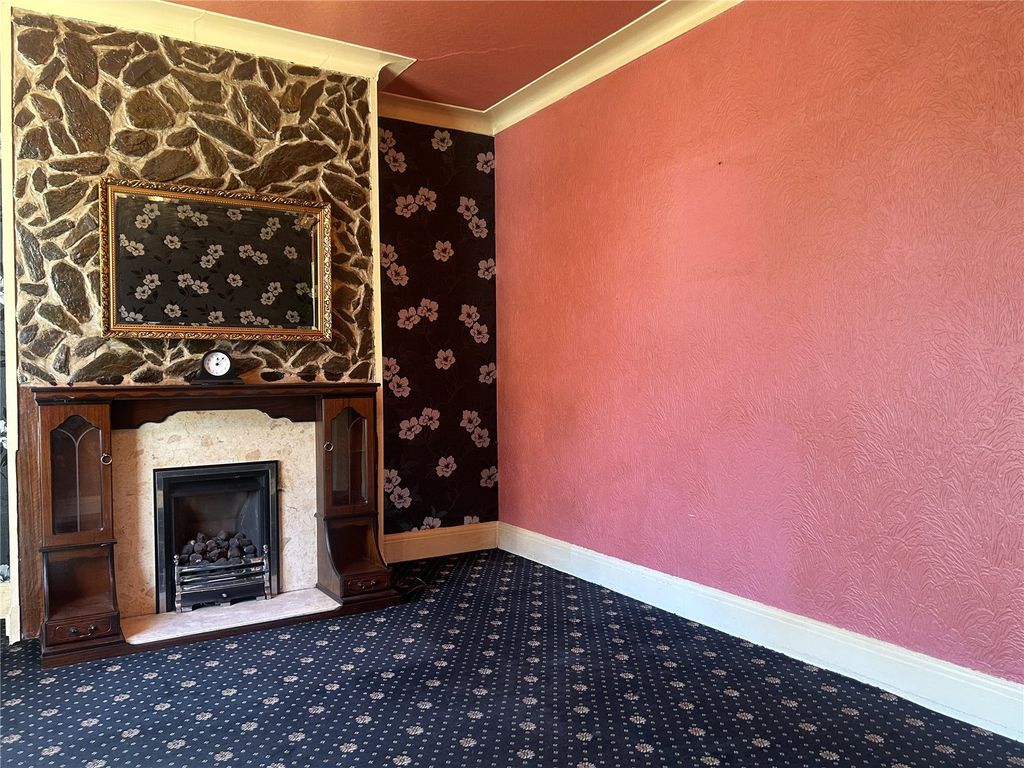 Property photo 3 of 15 Lounge