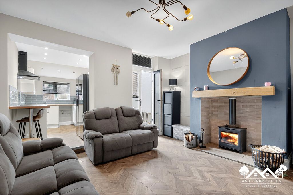 Property photo 2 of 31