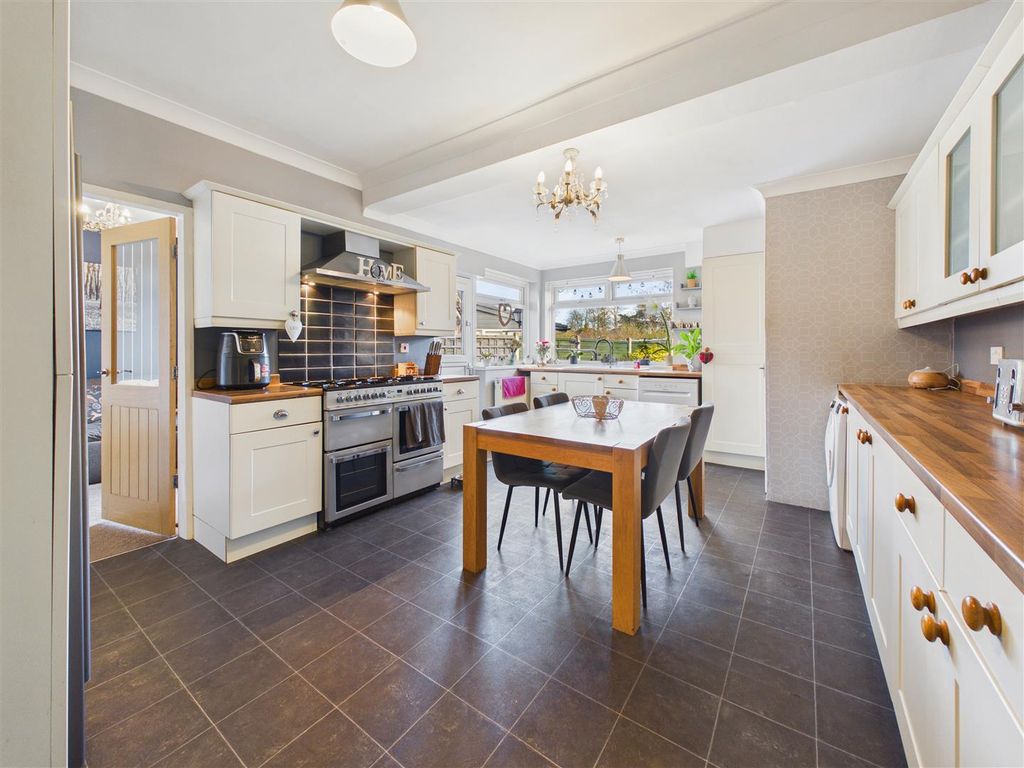 Property photo 3 of 17 Dining Kitchen