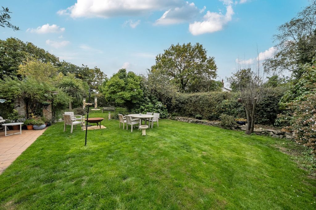 Property photo 2 of 23