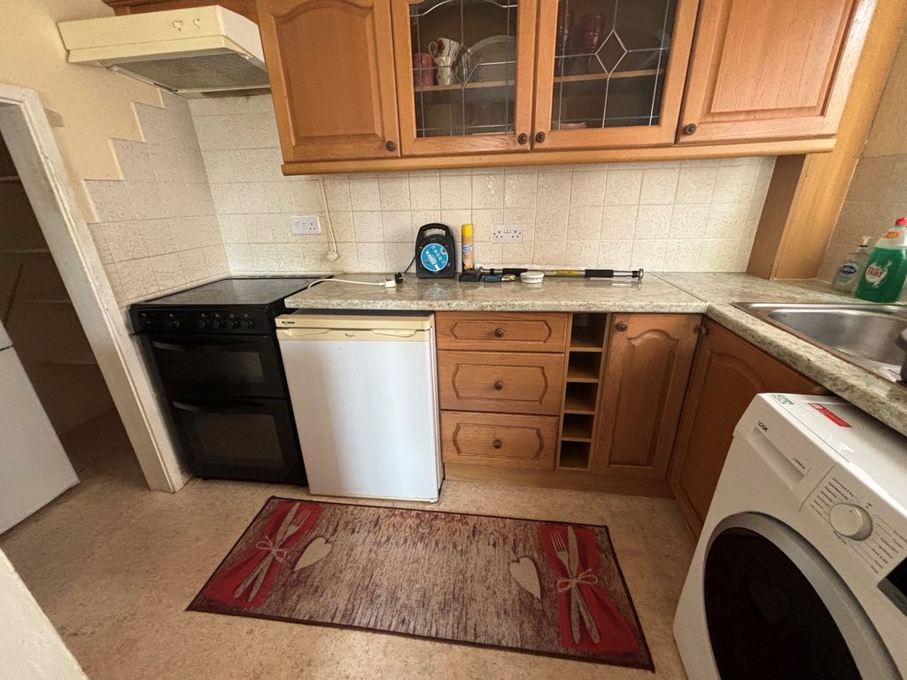 Property photo 3 of 6 Kitchen