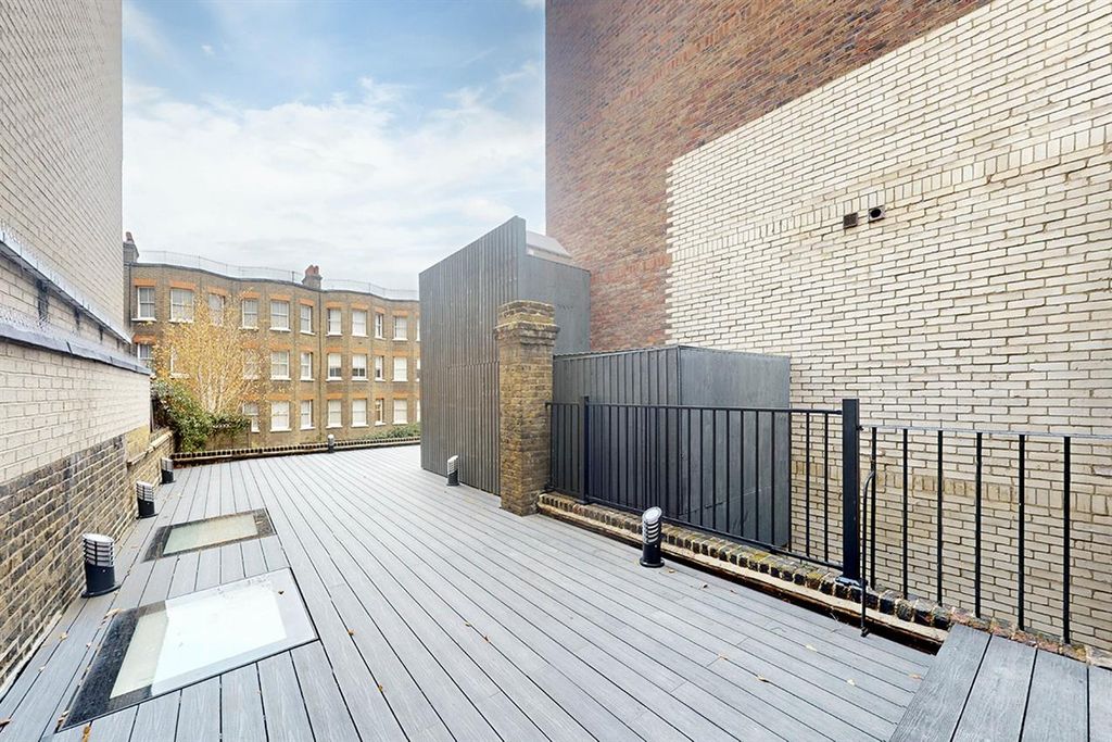 Property photo 3 of 16 Terrace