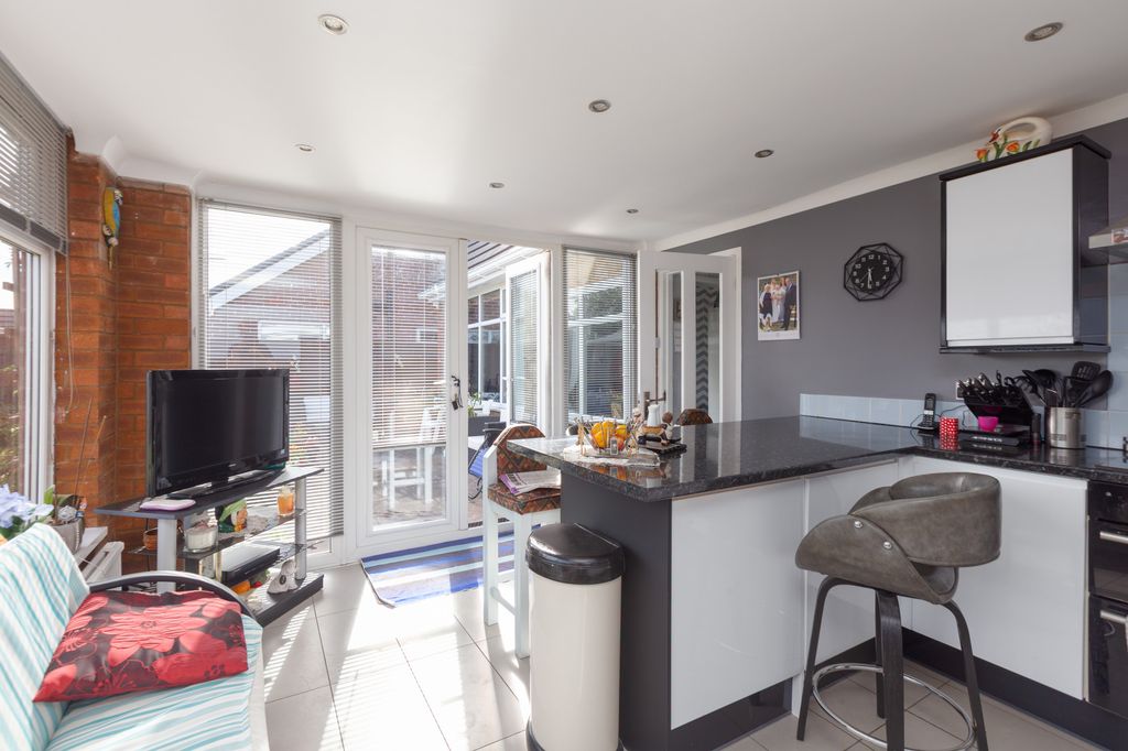 Additional image 10 of 2 bed bungalow for salePrinces Way, Fleetwood FY7