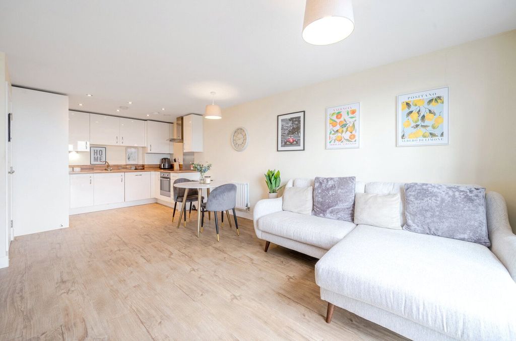 Property photo 1 of 10 1329111-9-6880B43...