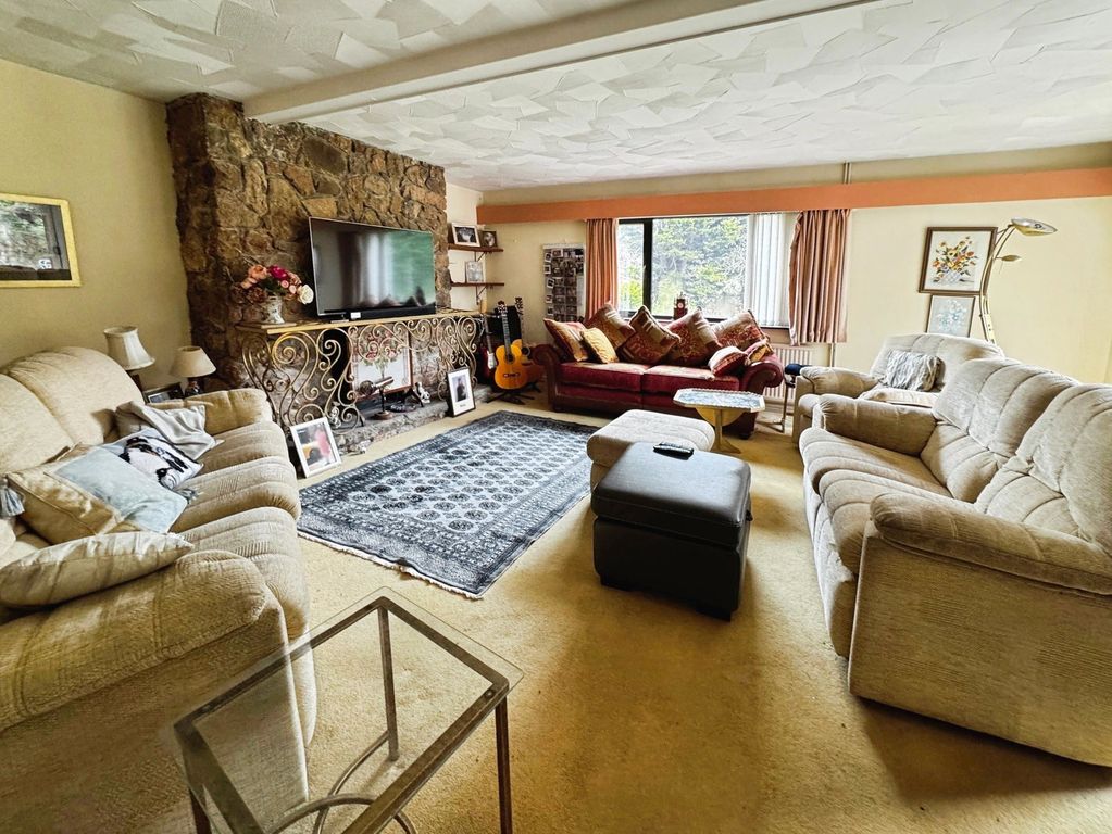 Property photo 3 of 44