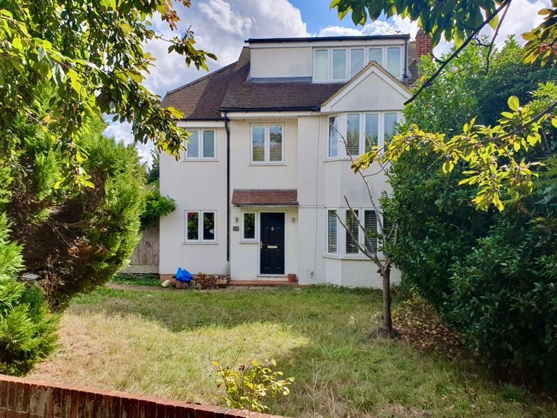 Property photo 1 of 21 Hurst Road, West Molesey