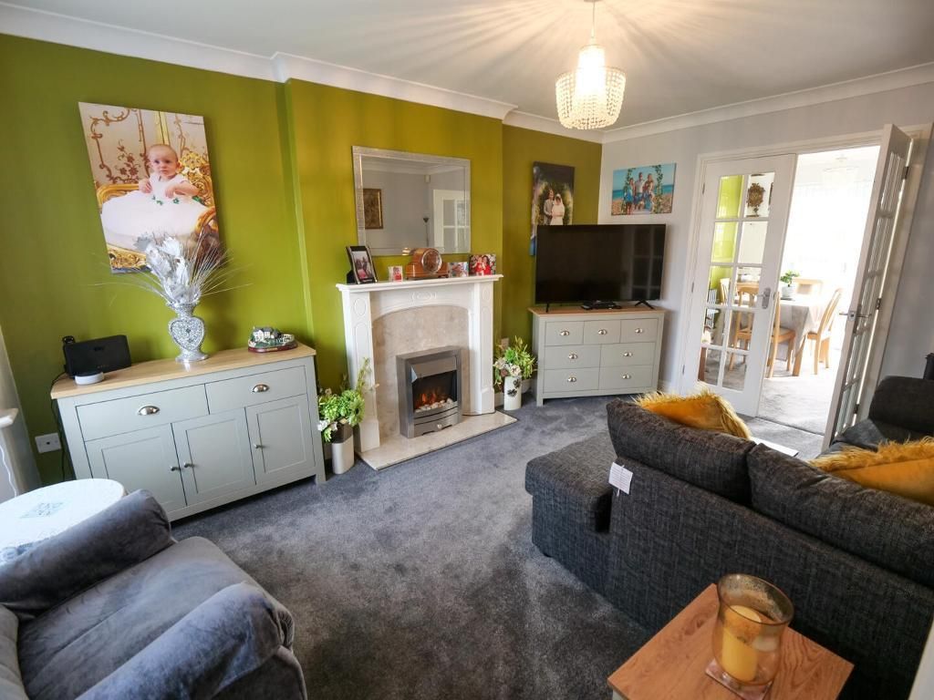 Property photo 2 of 18 Living Room