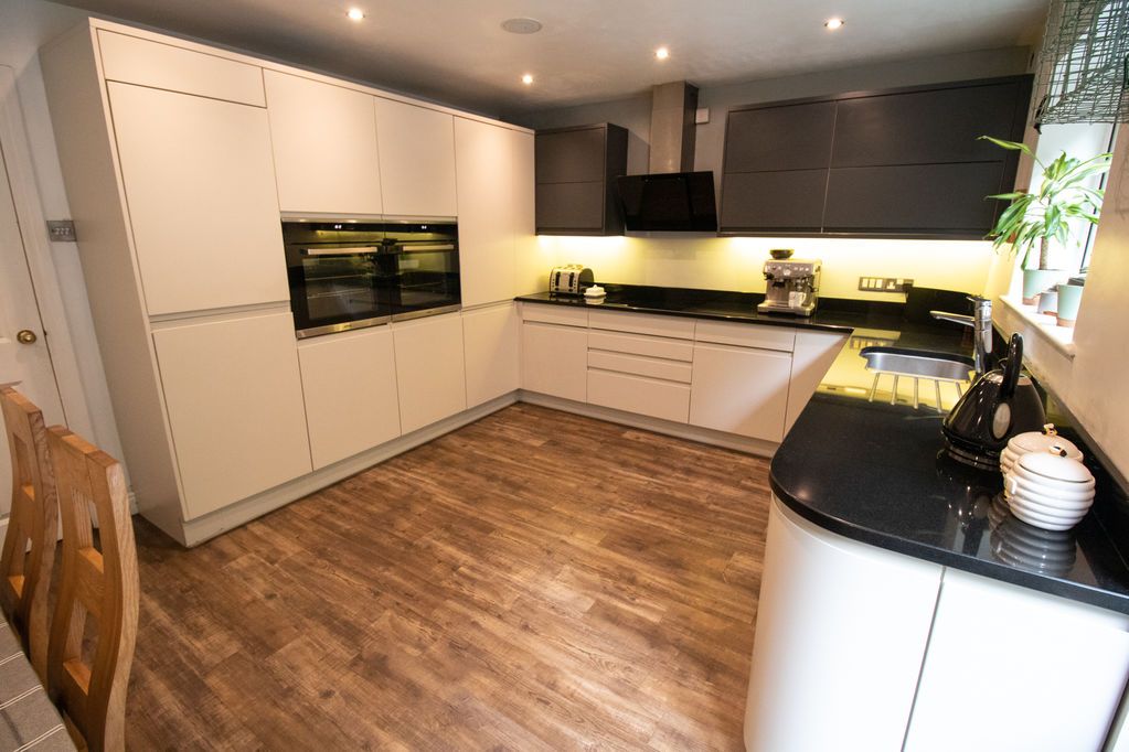 Property photo 1 of 22 Kitchen