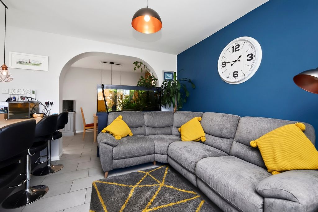 Property photo 3 of 25