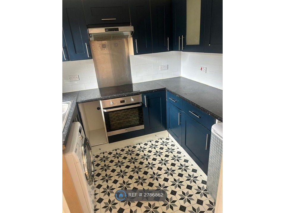 Property photo 3 of 15 Kitchen