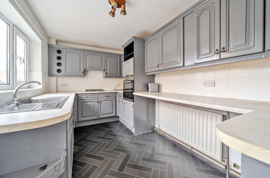 Property photo 3 of 28 1469560-10-6A2Fca2459437