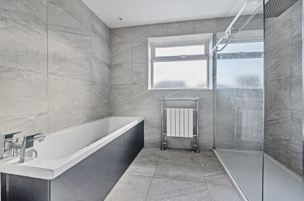 Additional image 12 of 4 bed detached house for saleCatena Rise, Lightwater, Surrey GU18