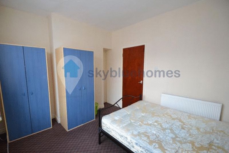 Property photo 1 of 6 Photo 4