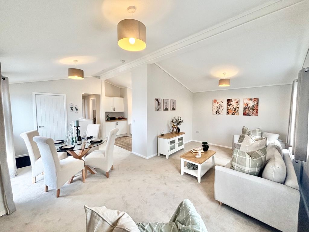 Property photo 1 of 8 Ladstone Open Plan