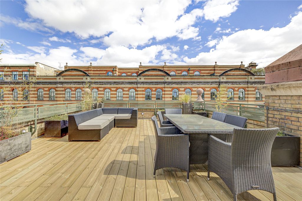 Property photo 2 of 12 Picture No. 20