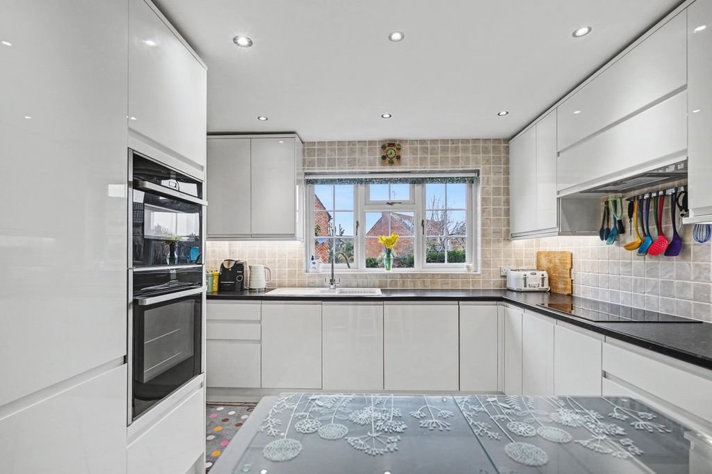 Property photo 3 of 18