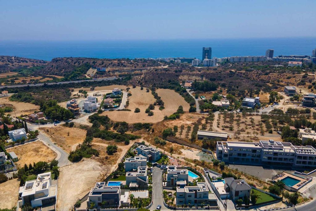 Property photo 1 of 28