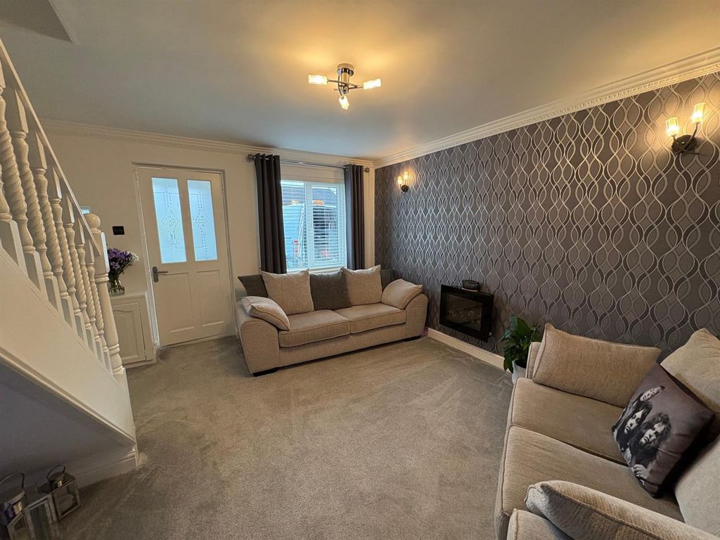 Property photo 2 of 9 Lounge