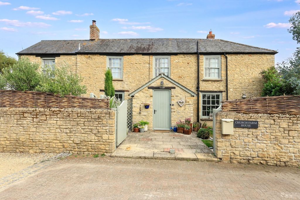 Property photo 1 of 32