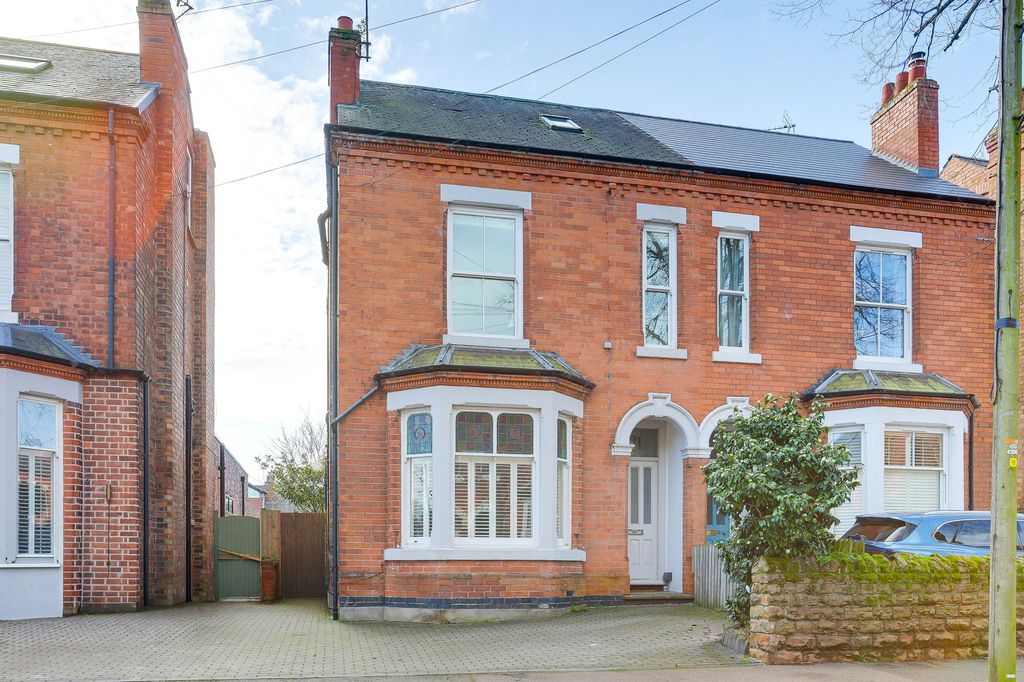 Property photo 1 of 32