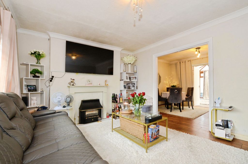 Property photo 2 of 21