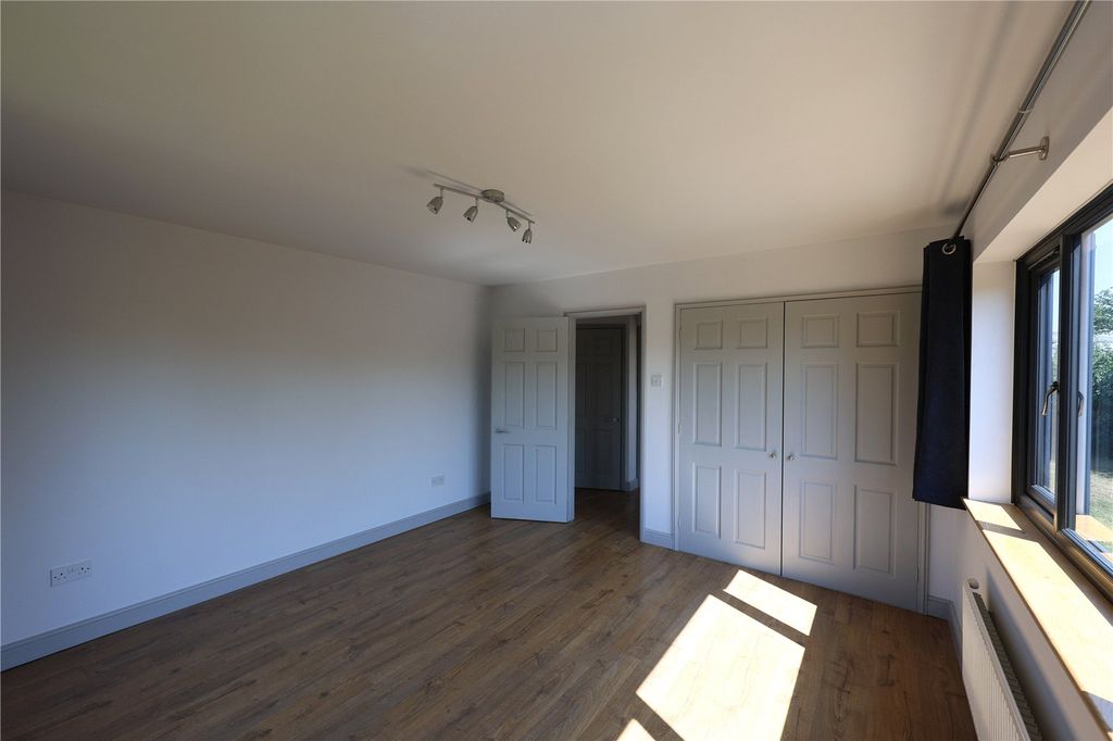 Property photo 3 of 11 Picture No. 12
