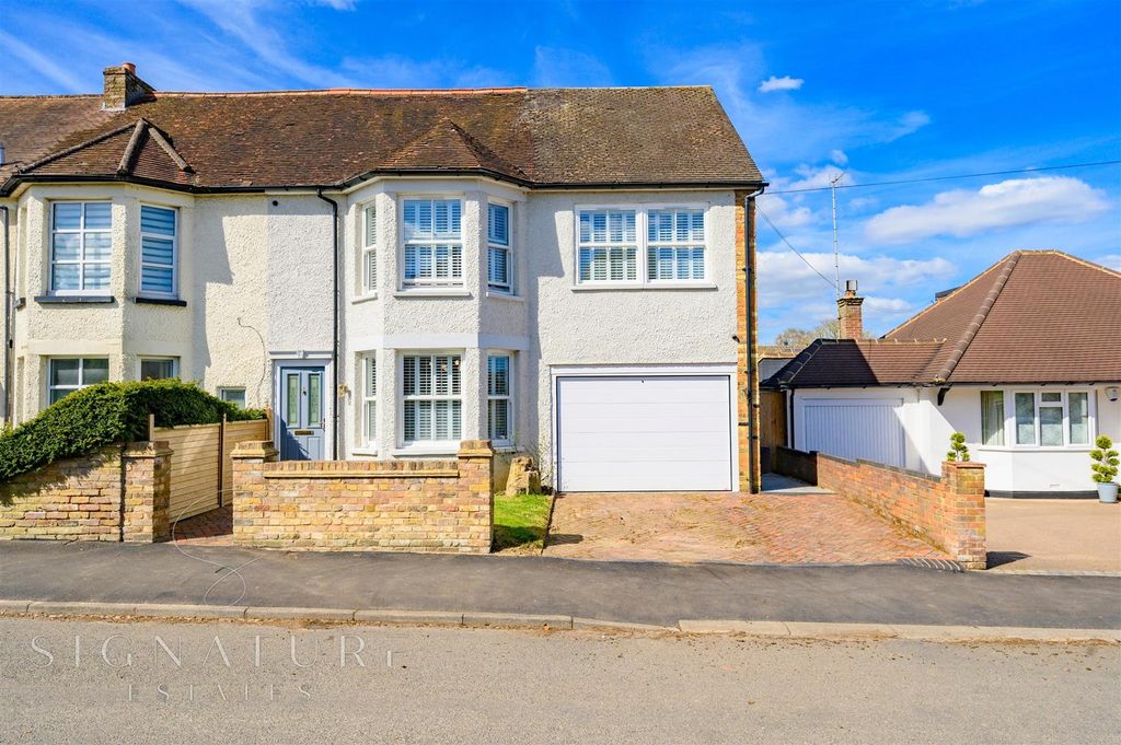 Property photo 2 of 29 Greenlanebovingdon_130.Jpg