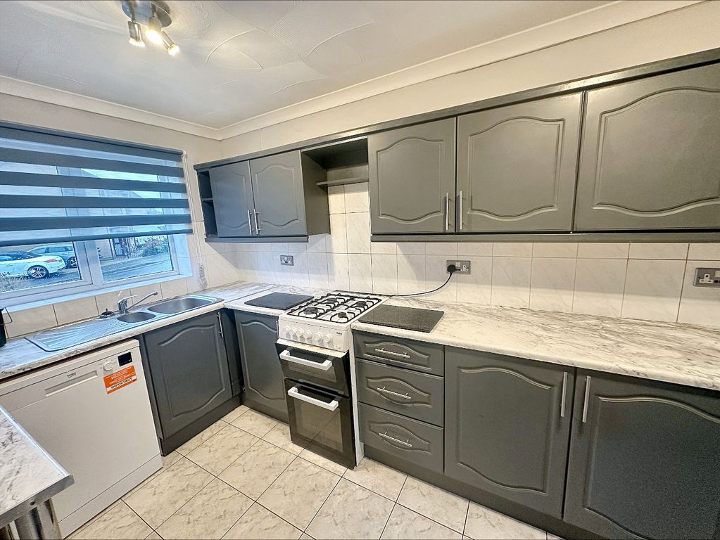 Property photo 2 of 9 4693116