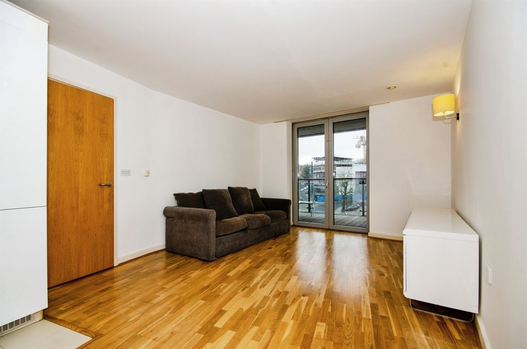 Property photo 2 of 11 Image