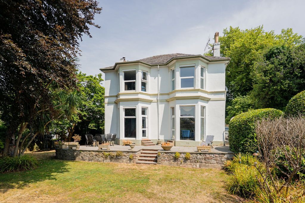 Property photo 1 of 59