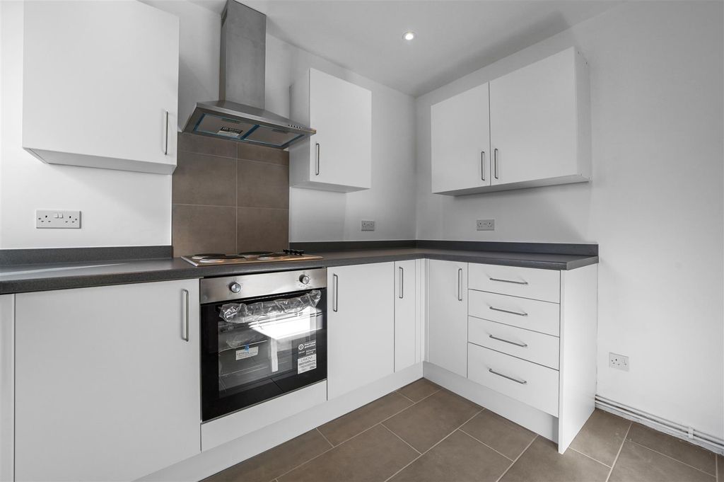 Property photo 3 of 13 Kitchen
