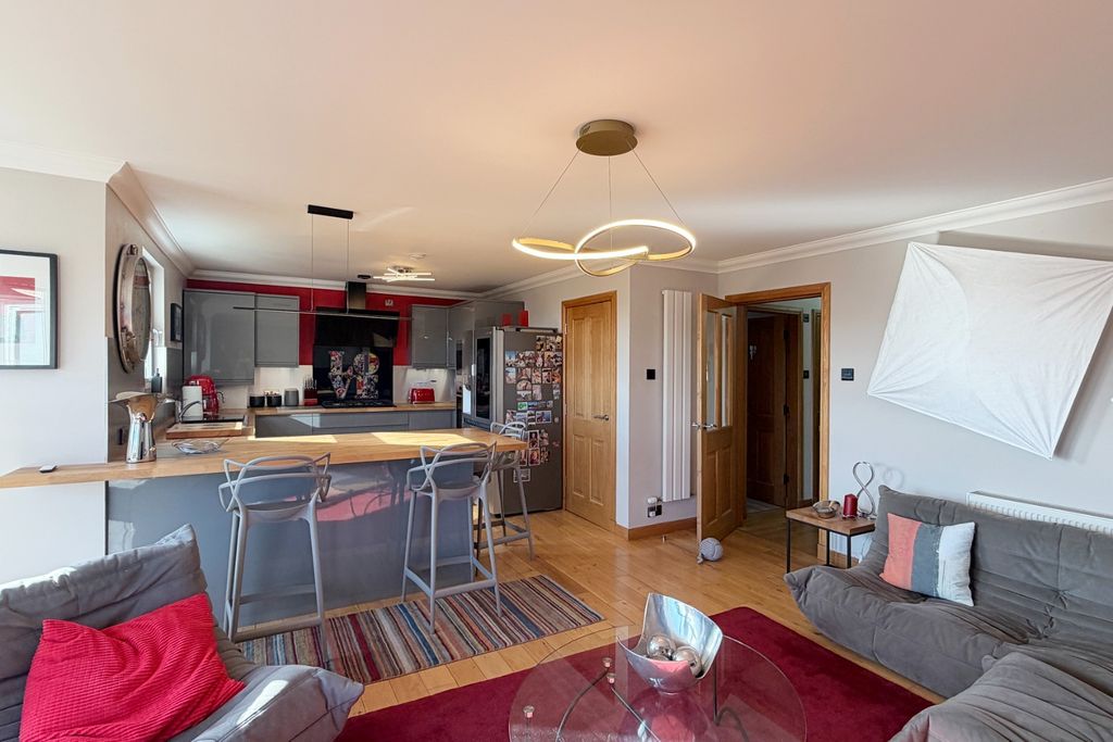 Property photo 2 of 33