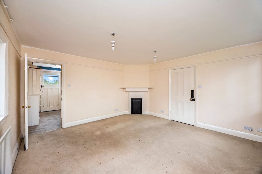 Property photo 3 of 25