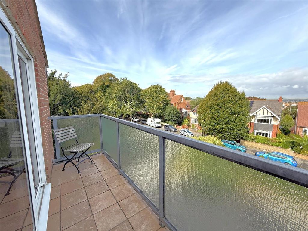 Additional image 12 of 2 bed flat for saleBincleaves Road, Rodwell DT4