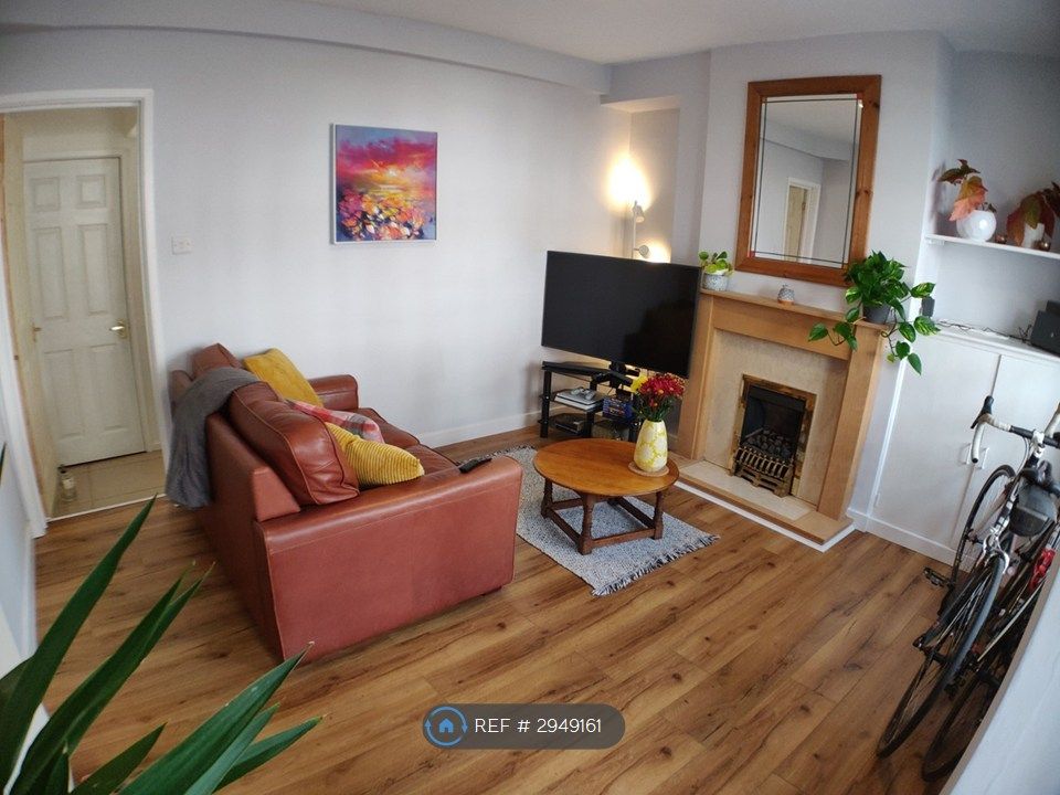 Property photo 2 of 16 Front Room