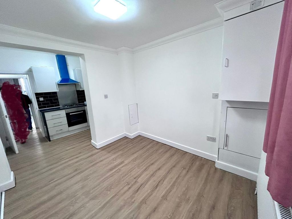 Property photo 2 of 11 Gallery