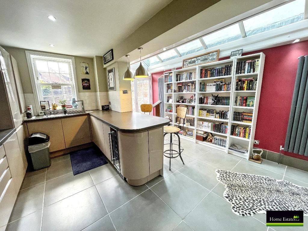 Property photo 2 of 16 Kitchen