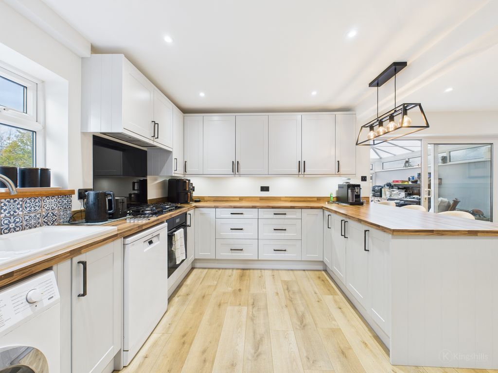 Property photo 2 of 18 Kitchen