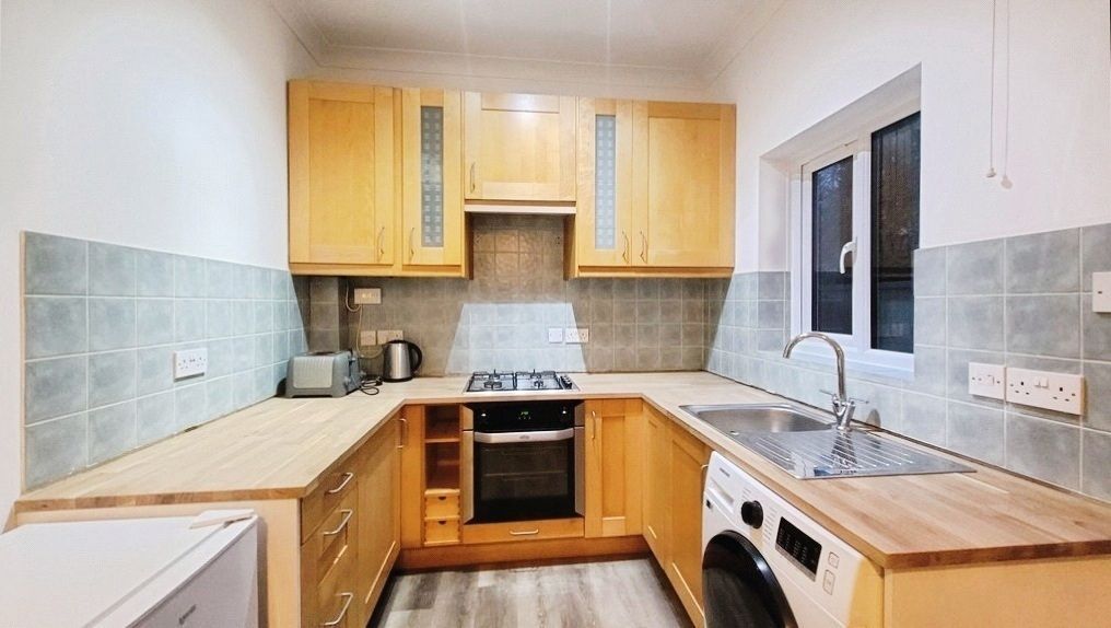 Property photo 2 of 10 Kitchen