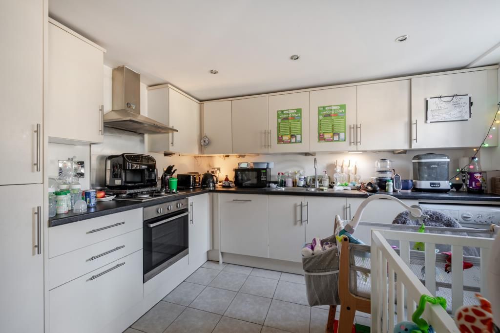 Property photo 3 of 8 Kitchen