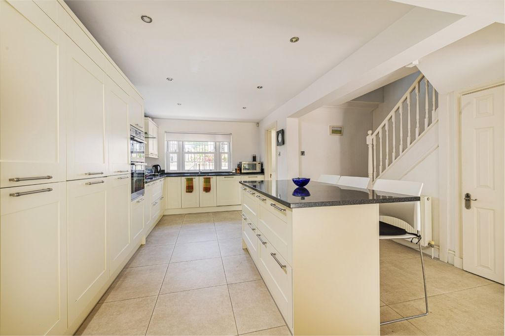 Property photo 2 of 18 Kitchen