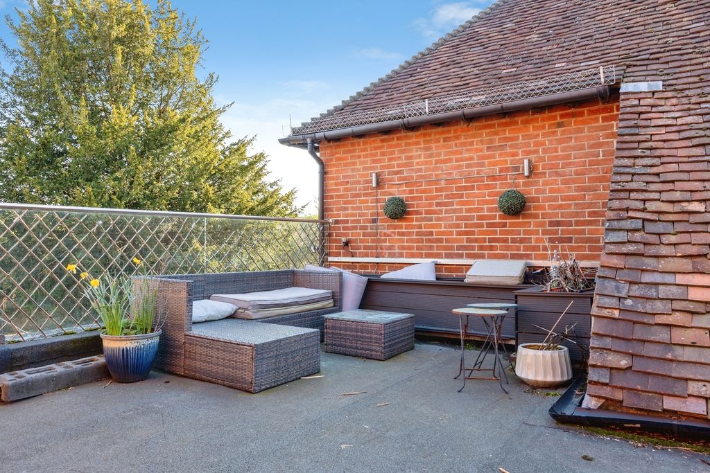 Additional image 6 of 2 bed flat for salePortsmouth Road, Milford, Godalming, Surrey GU8