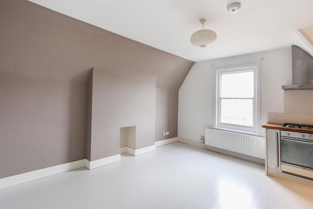 Property photo 3 of 13 Oxford Street, Whitstable