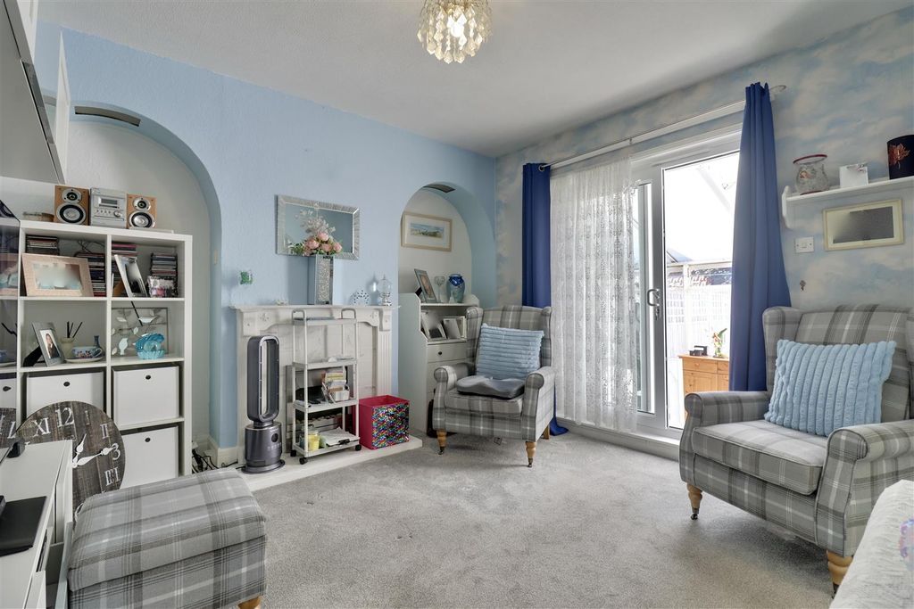 Property photo 2 of 17 2Deafcdc-4767-4138-Bbd0-Da9A394E362C_1_201_A.Jpeg