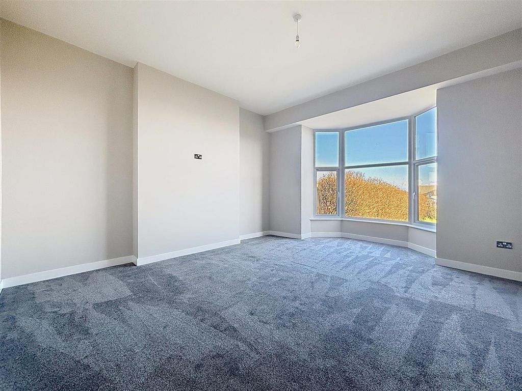 Property photo 2 of 25 Lounge