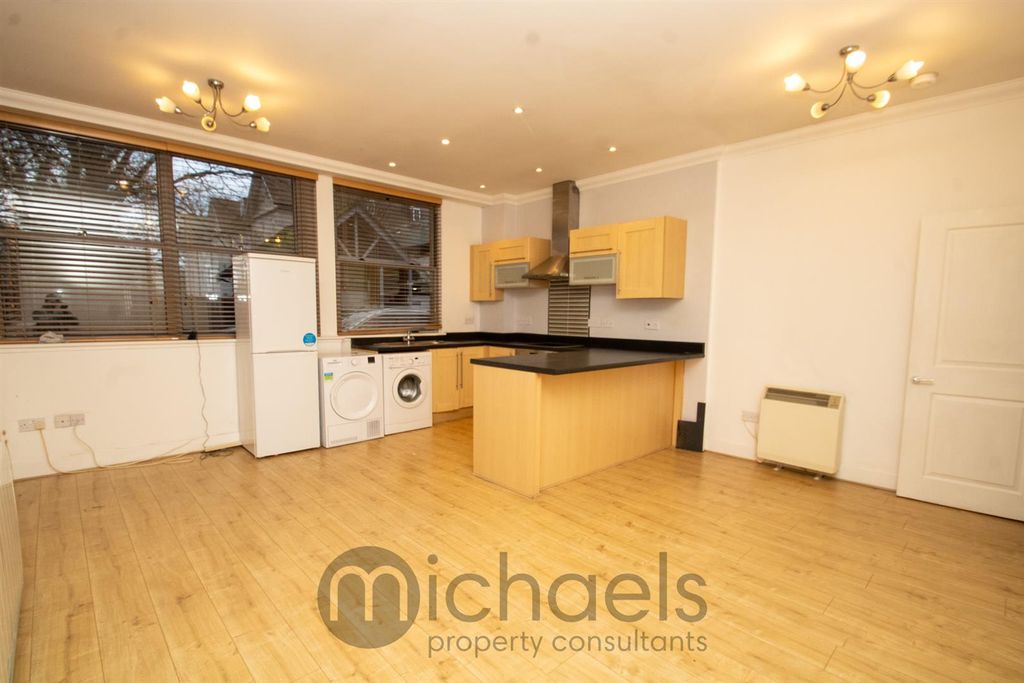 Property photo 2 of 9