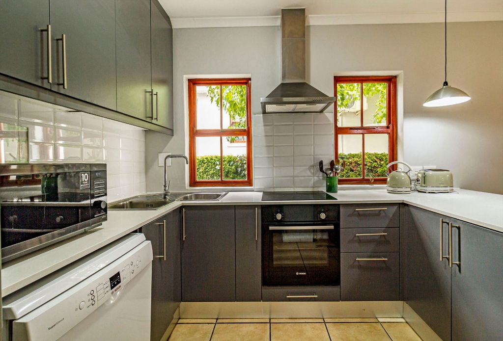 Property photo 2 of 37 St1731289