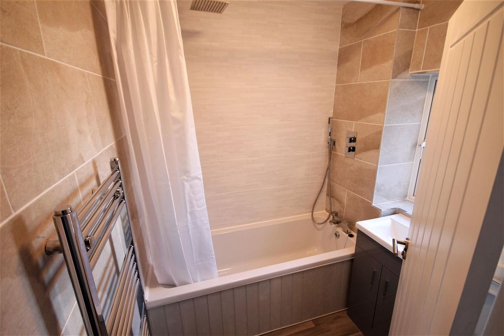 Property photo 3 of 8 Bathroom/WC