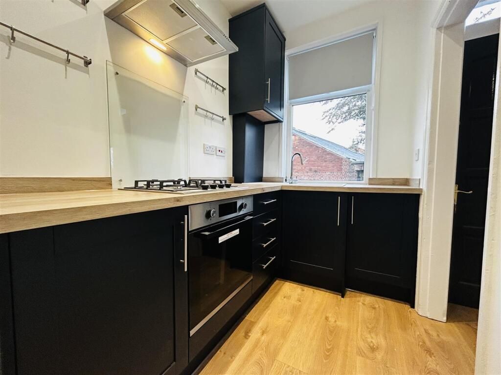 Property photo 1 of 5 4 Bed Flat To Rent Coverton Road, London Sw17 0Qn